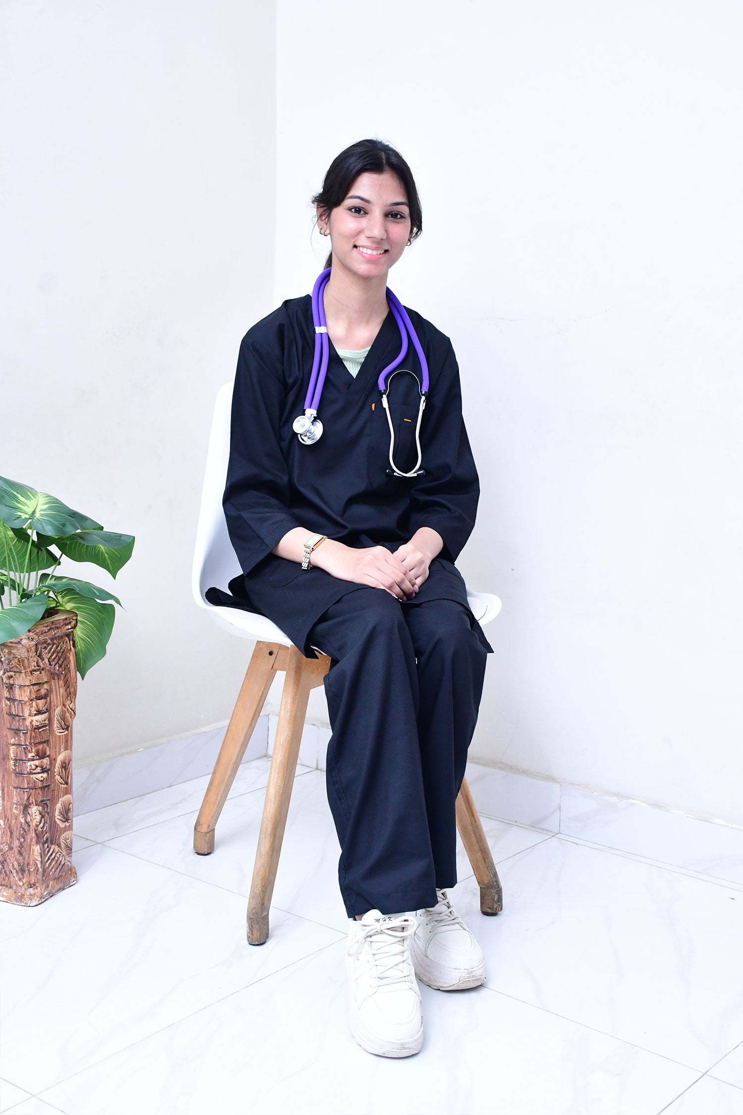 Women's 4-Pocket V-Neck Scrub & Jogger Pants